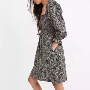 Madewell Lucie Elbow-Sleeve Smocked Mini
Dress in Parisian Ditsy large